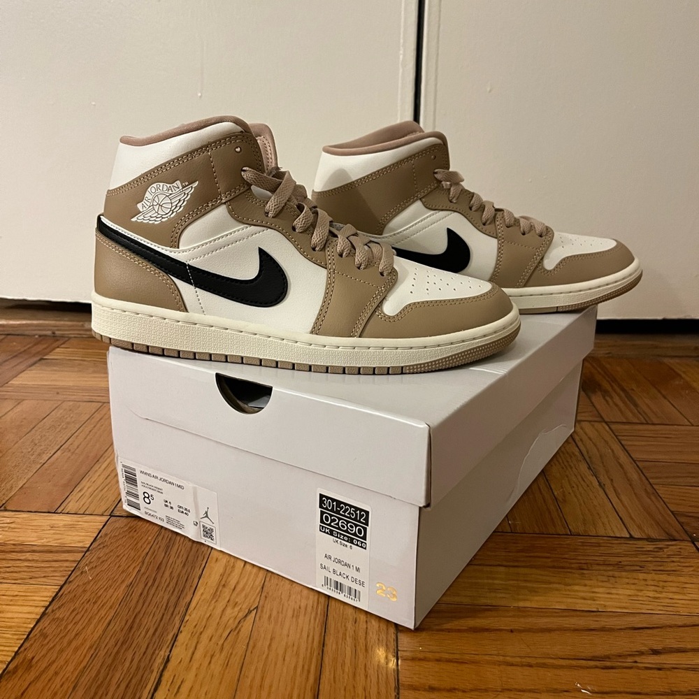 Nike Jordan - tan & black (US women’s 8)